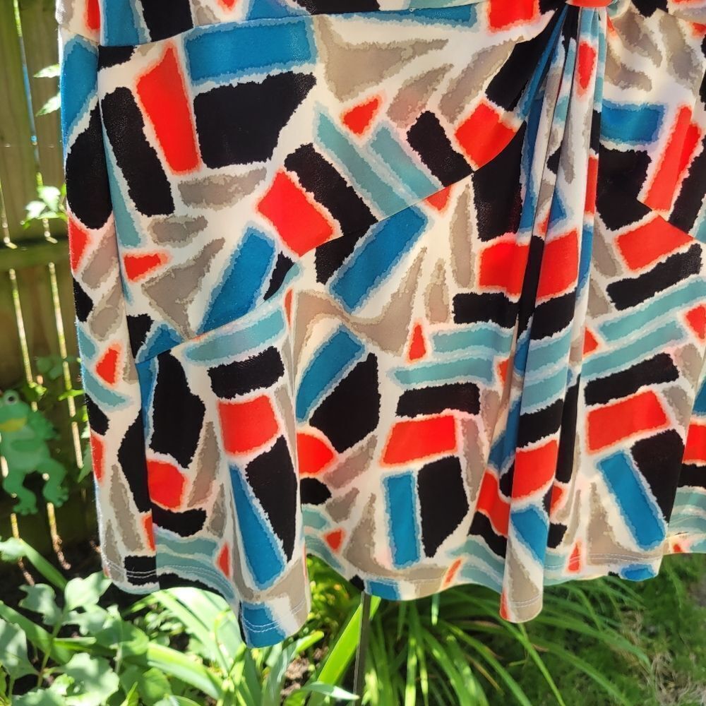 Multicolor V-neck Tunic - Picture 3 of 10